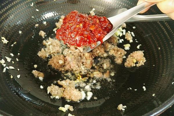 自制牛肉杂酱长寿面的做法图解9