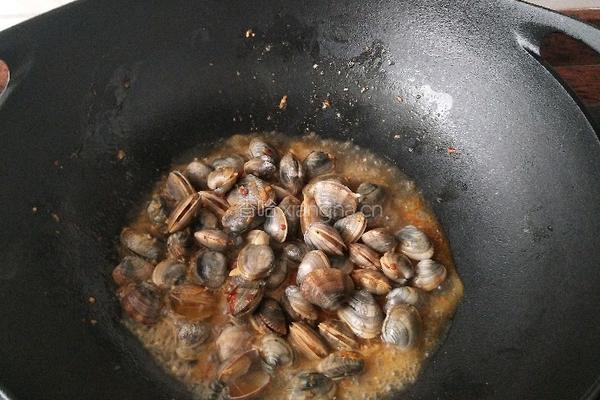 紫苏炒花甲的做法图解6