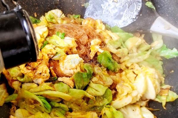 手撕包菜炒粉丝的做法图解6