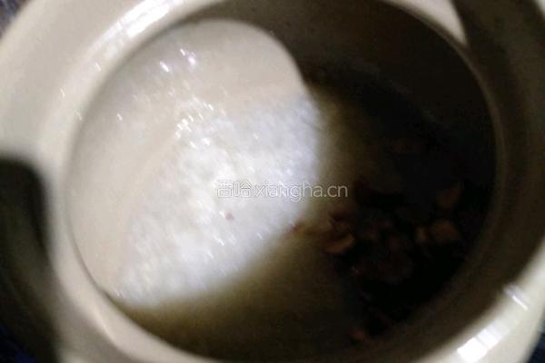 冰糖红枣雪梨的做法图解3