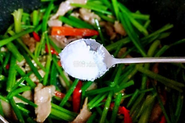 芹菜炒肉丝的做法图解17