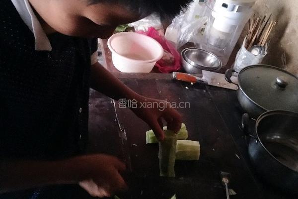 凉拌笋丝的做法图解1