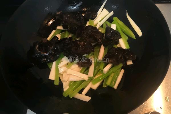 三药莴笋炒木耳的做法图解9