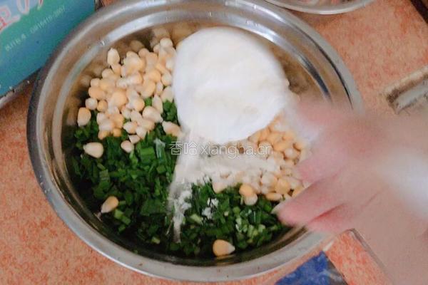 菲菜玉米饼的做法图解3