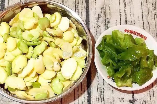 微辣蚕豆米的做法图解1