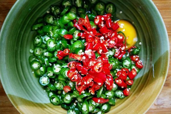 线椒炒鸡蛋#夏日清爽轻食菜#的做法图解5