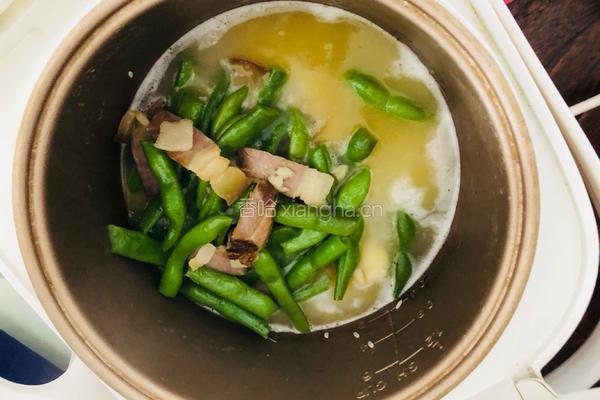 四季豆腊肉焖饭的做法图解2