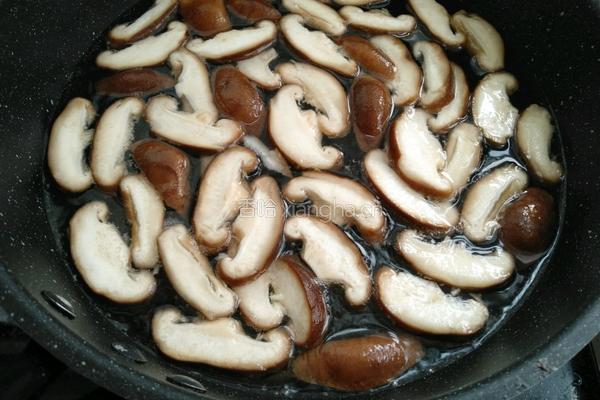 油菜炒香菇的做法图解7