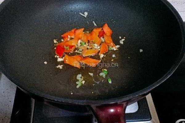 黑木耳胡萝卜炒莴笋的做法图解3