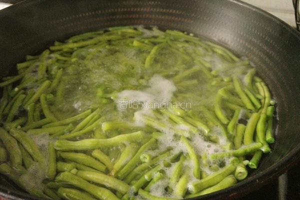 豆角炒生菜的做法图解3