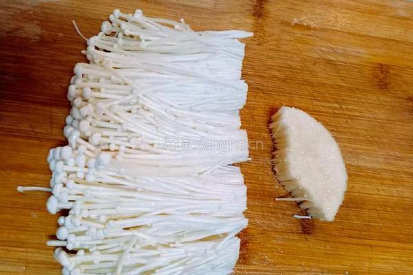 西红柿金针菇汤的做法图解1