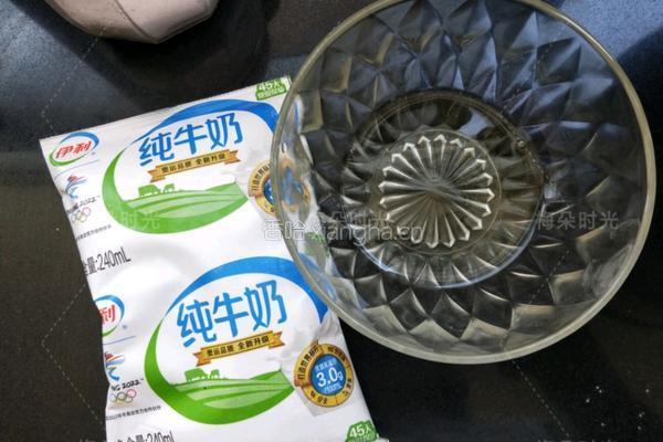 花朵豆沙面包的做法图解2