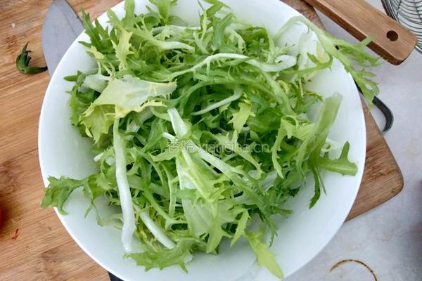 沙拉苦菊的做法图解3