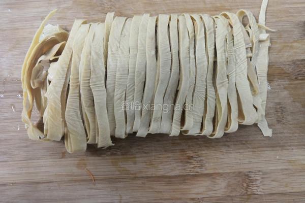 凉拌豆腐皮的做法图解2