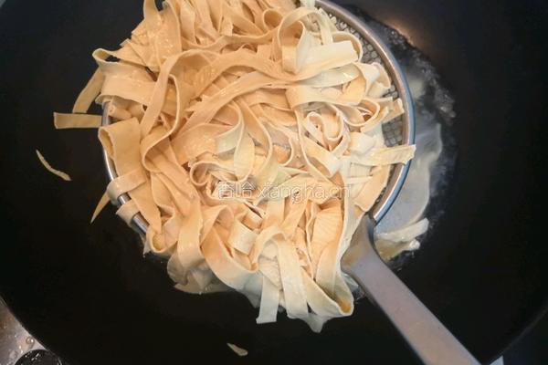 凉拌豆腐皮的做法图解5