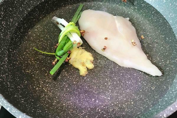 虫草花拌鸡胸肉的做法图解2
