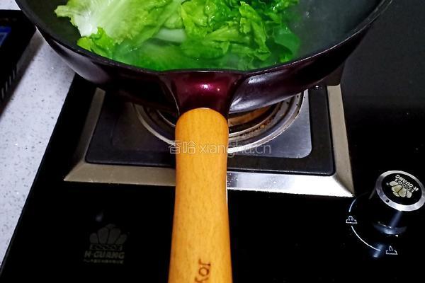 蒜蓉白灼生菜的做法图解4