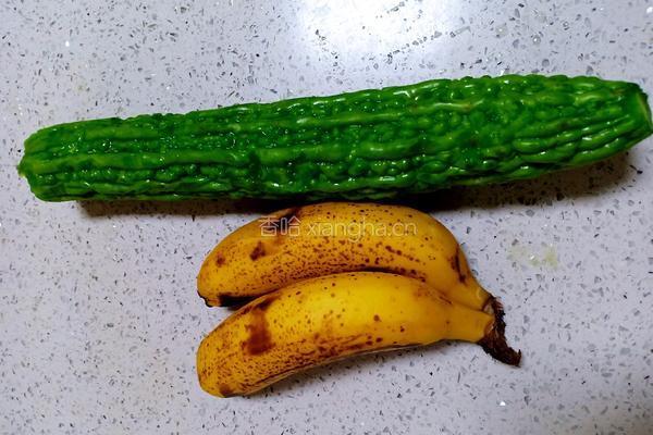 香蕉苦瓜卷的做法图解1
