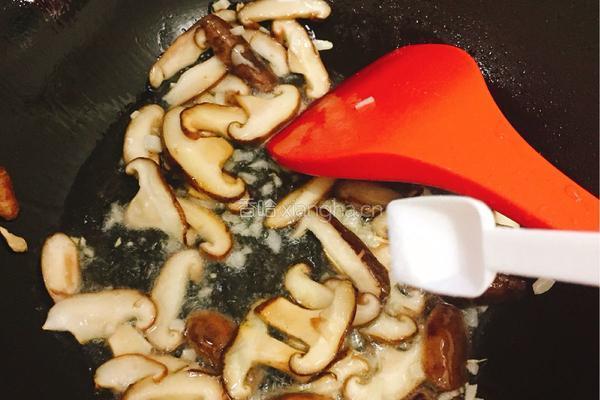 香菇油菜的做法图解4
