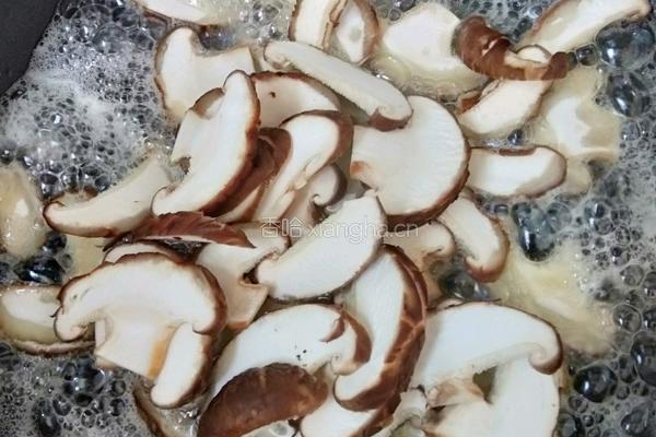 香菇炒油菜的做法图解4