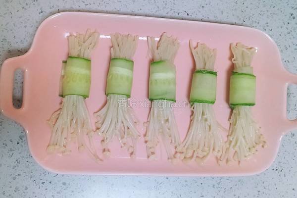 黄瓜金针菇卷的做法图解6