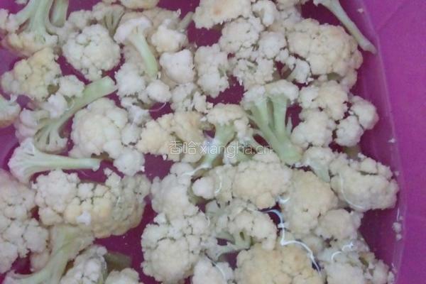 菜花炒干虾仁的做法图解1