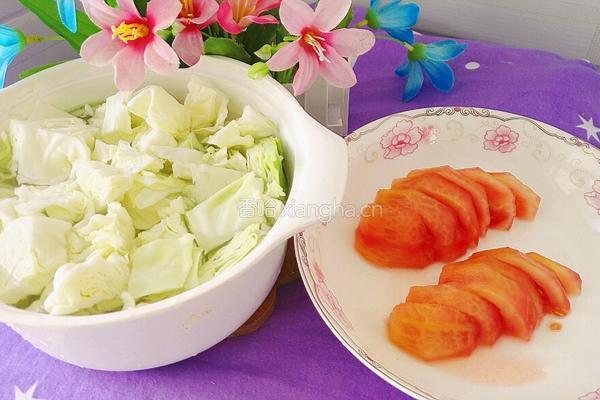 番茄炒莲花白的做法图解2