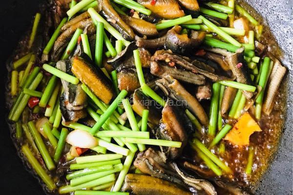 蒜苔炒鳝鱼的做法图解7