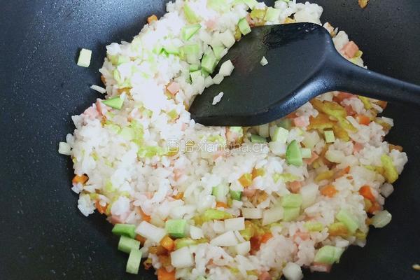 五彩蛋炒饭的做法图解9
