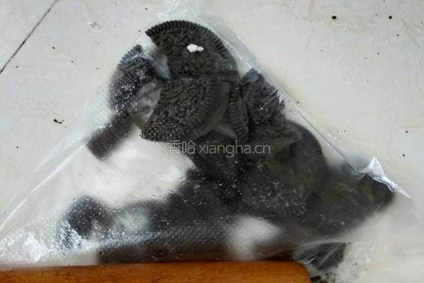 草莓奥利奥盆栽的做法图解5
