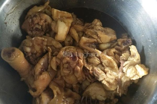 鸡腿烧土豆的做法图解1