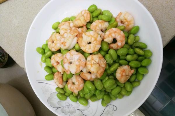 毛豆炒虾仁的做法图解6