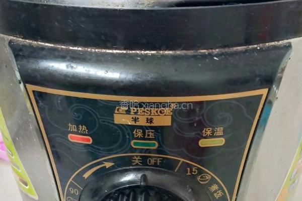红糖莲子粥的做法图解3