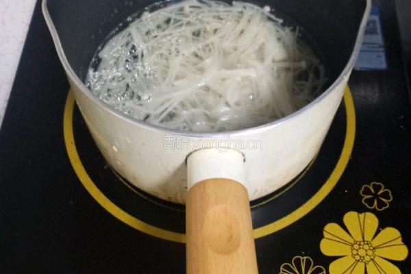 金针菇拌莴笋的做法图解4