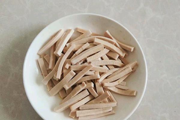 芹菜豆干的做法图解1
