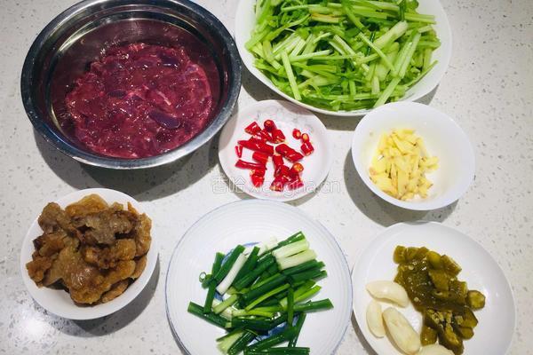 香芹爆炒猪肝的做法图解1