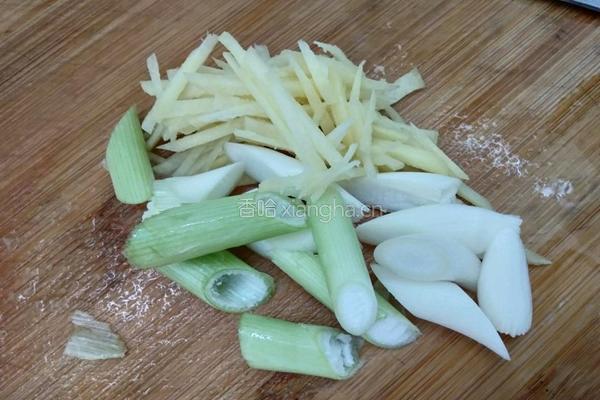 蛤蜊炒芹菜的做法图解2