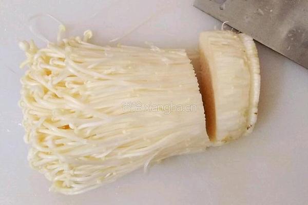 白灼金针菇的做法图解1