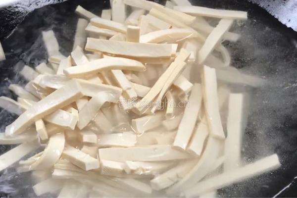 蒜蓉辣椒酱拌香干（少油减肥版）的做法图解3