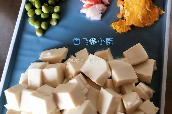 蟹黄豆腐的做法图解1