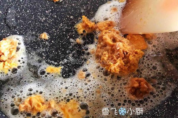 蟹黄豆腐的做法图解2
