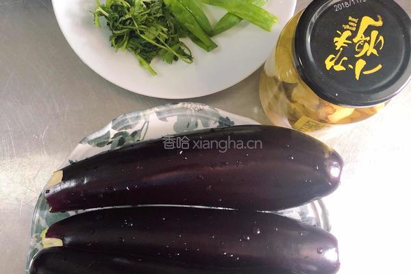泡椒凉拌茄条的做法图解1