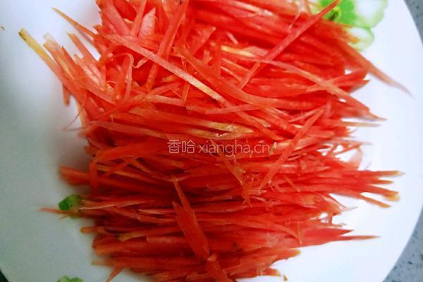 炝拌红萝卜的做法图解6