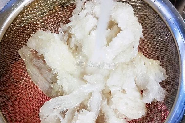 枸杞牛奶炖燕窝的做法图解5