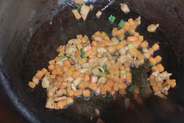 胡萝卜里脊肉丁的做法图解3