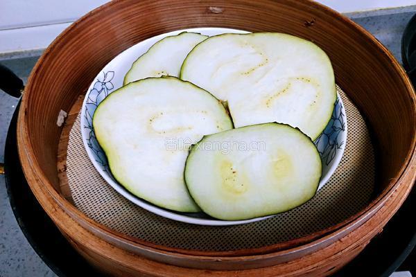 红萝卜蒸茄子的做法图解4