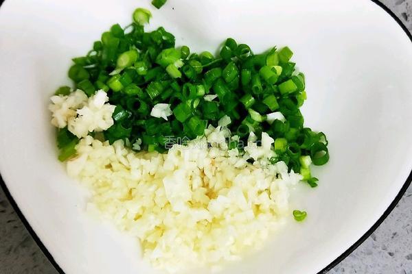 红萝卜蒸茄子的做法图解10