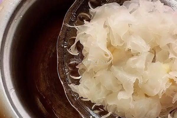 紫薯红枣银耳羹的做法图解5