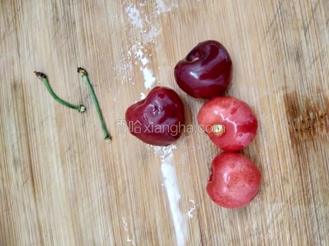 樱桃洗净去掉蒂