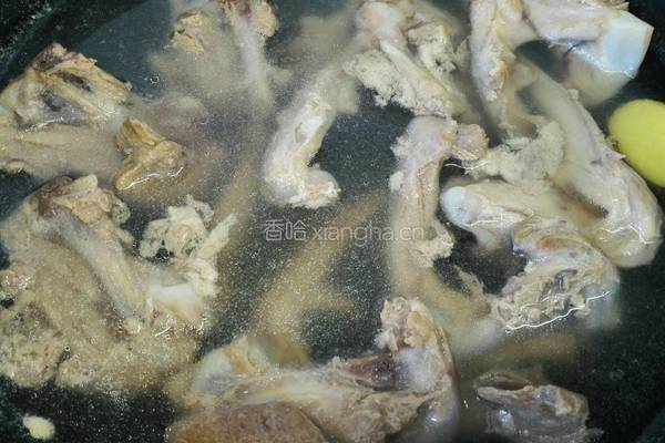 香辣鸭锁骨的做法图解2